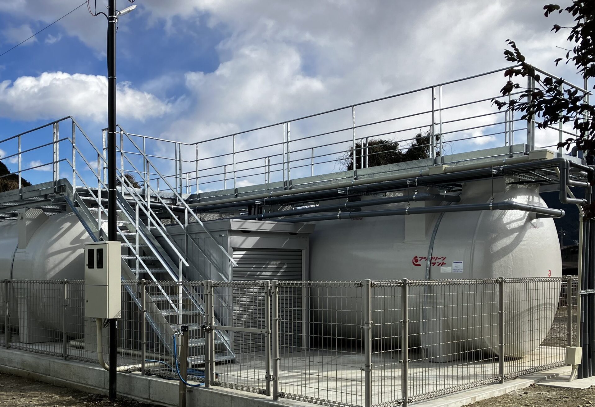 ㈱ウエハラ増築工事排水処理槽 実績ページに写真利用